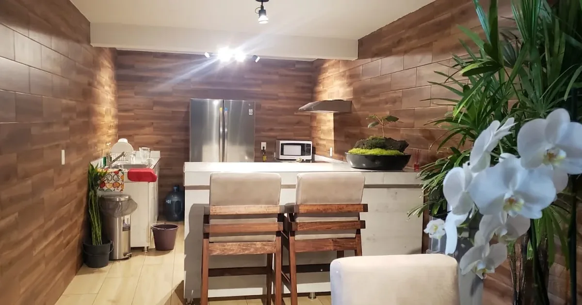 Barra saludable y mesa de un centro de distribución Proher Natura