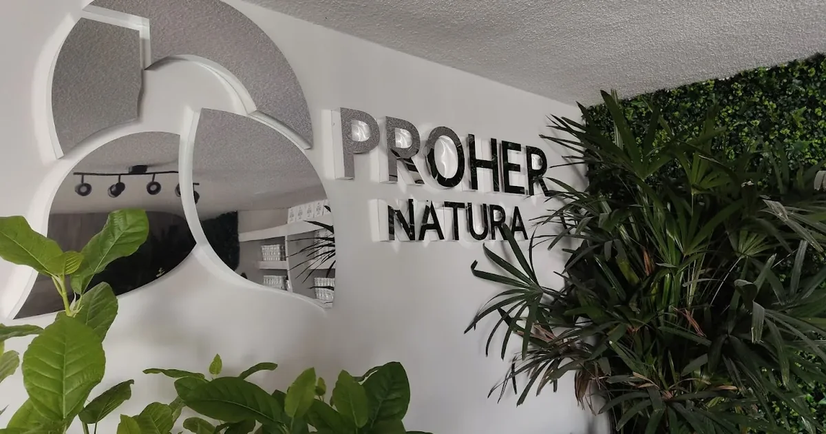 Recepción con el logo de Proher Natura en un centro de distribución
